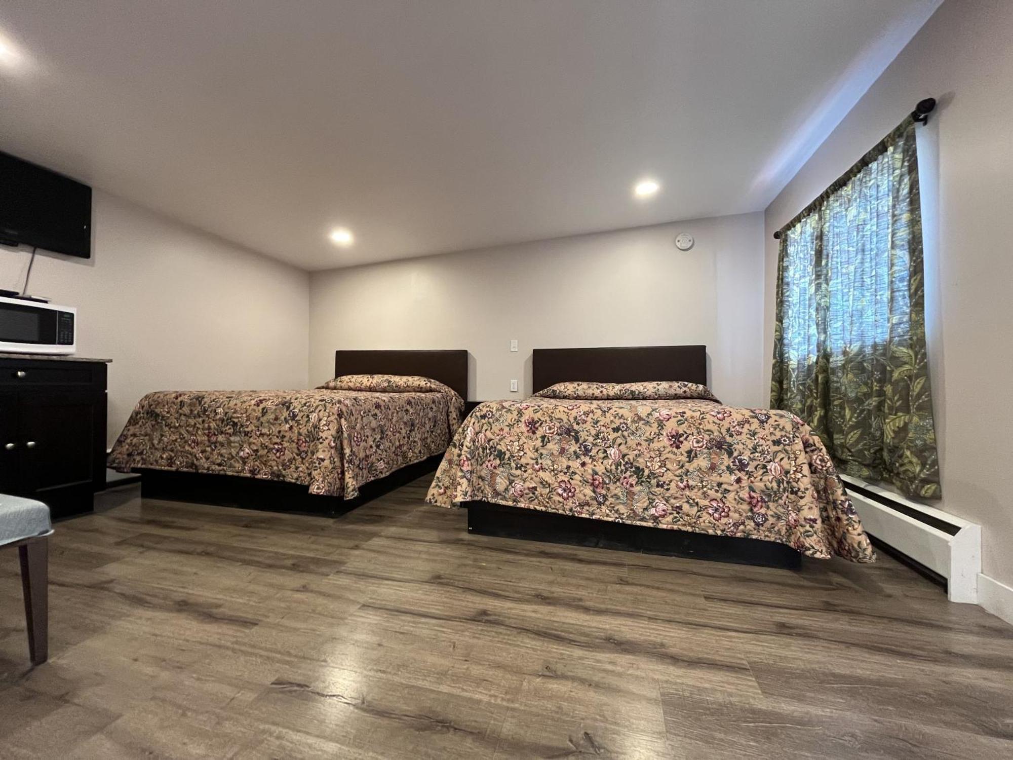 Kluane Park Inn Haines Junction Buitenkant foto