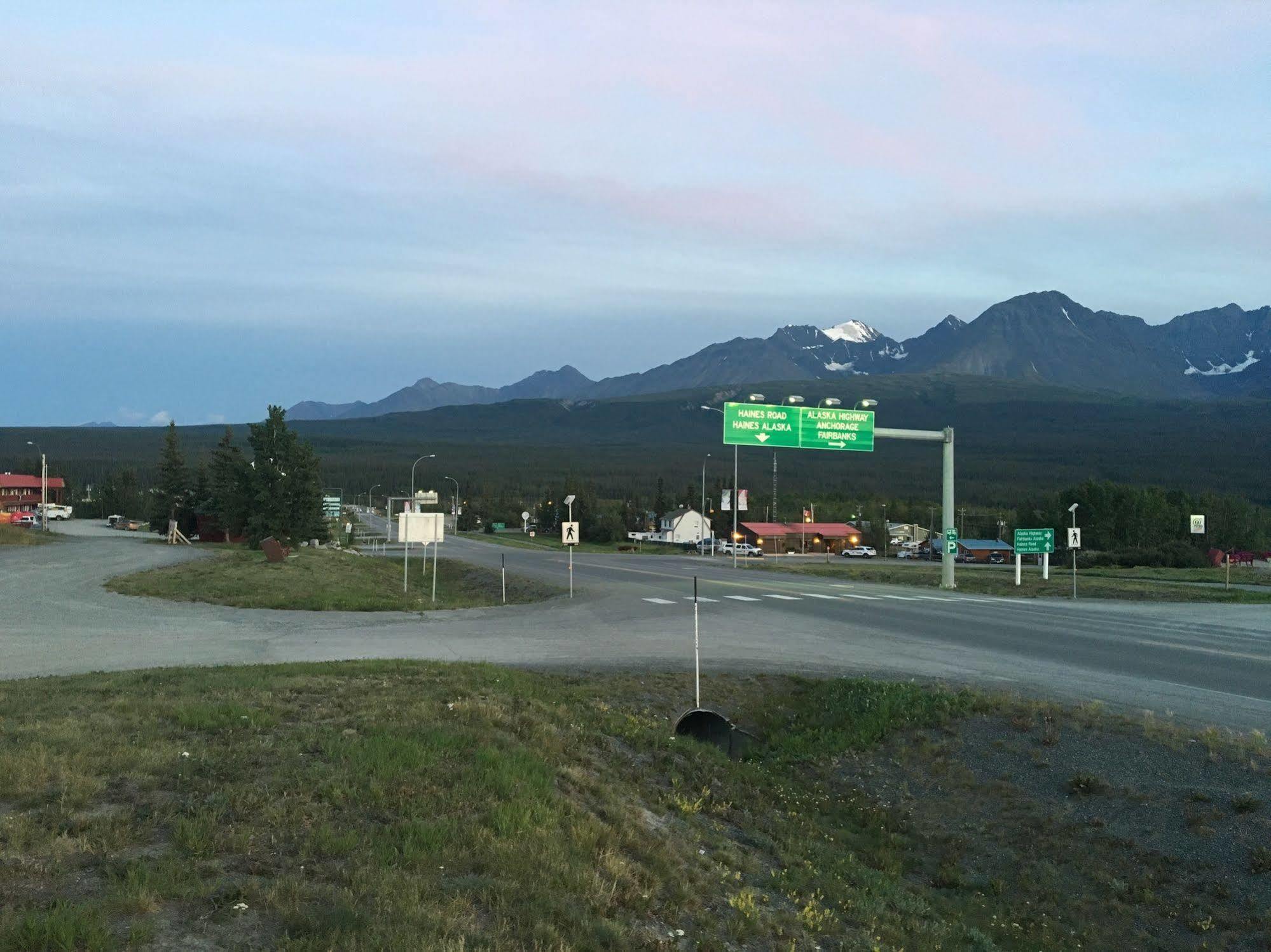 Kluane Park Inn Haines Junction Buitenkant foto